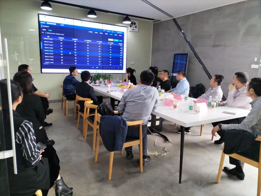 双方代表进行座谈交流